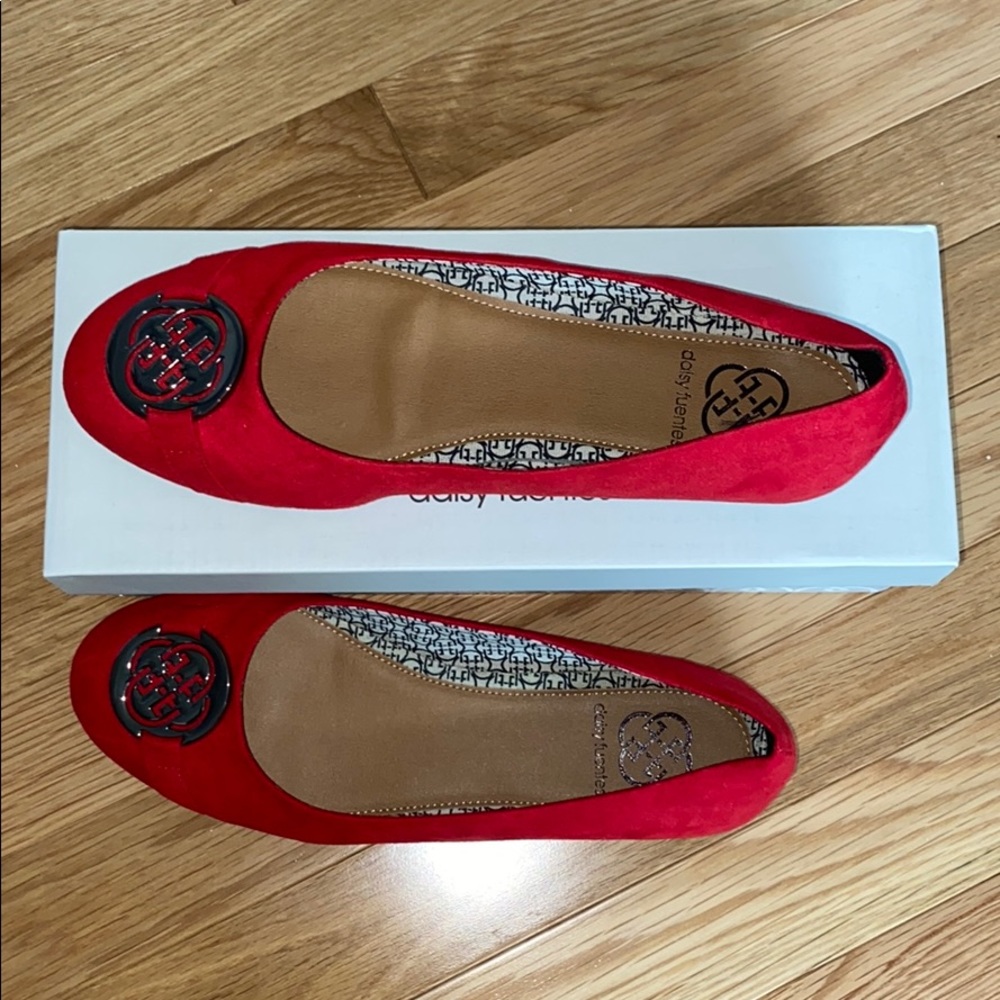 Daisy Fuentes Red Flats